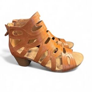 NWOT Josef Seibel Women's Tan leather Sandals Size 40